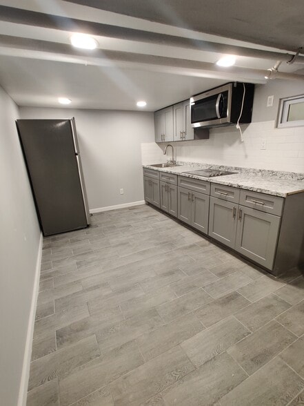 Primary Photo - 10906 95th Ave