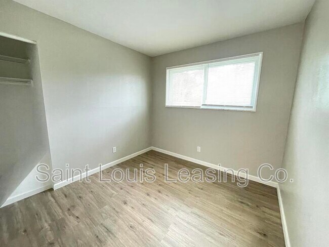 Building Photo - 145 Clearview Dr