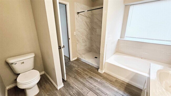 Building Photo - 4117 Gyrfalcon Dr