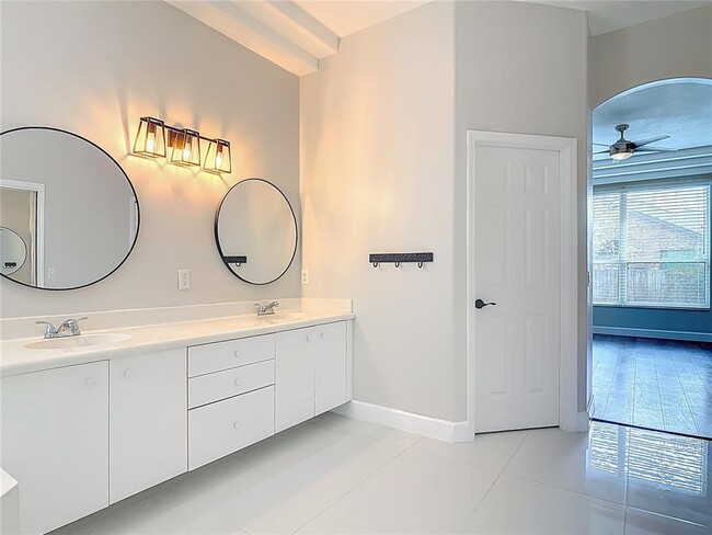 Building Photo - 6 Lionshead Dr