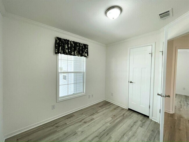Building Photo - 10921 SW 30th Ave