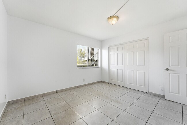 Building Photo - 2671 Riverside Dr