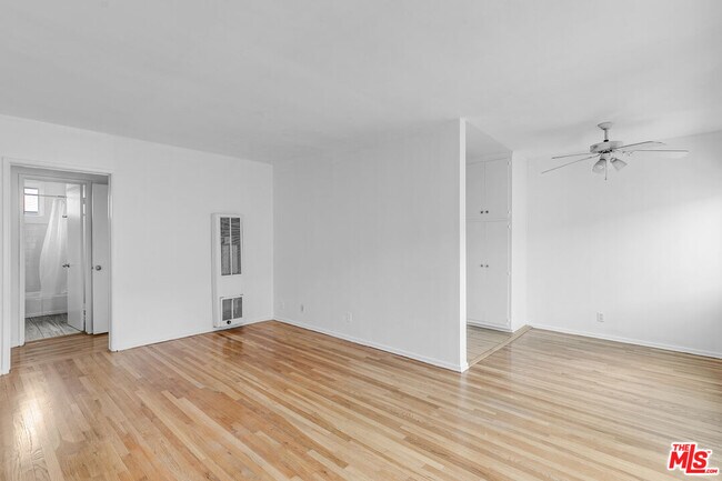 Building Photo - 1248 Barry Ave