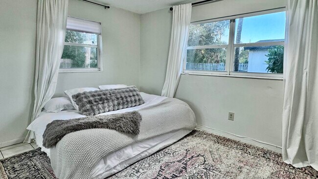 Building Photo - 3403 Hi St