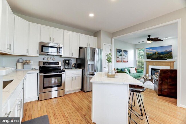 Building Photo - 2520 Banshire Dr