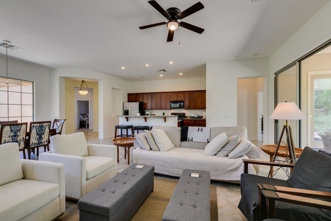 Building Photo - Elegant 3Bedroom/2.5Bath Furnished Home with Casita in Anthem Country Club