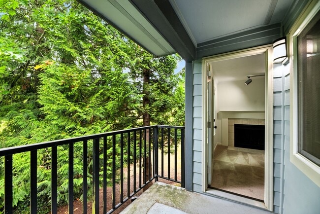 Building Photo - Kirkland Place Condominium