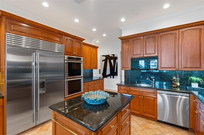 Building Photo - 305 N Hibiscus Dr