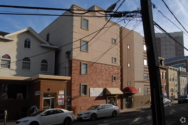 Primary Photo - Bayard Street Apartments