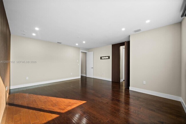 Building Photo - 7534 NW 98th Ave