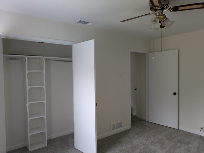 Building Photo - 1334 Evergreen Dr