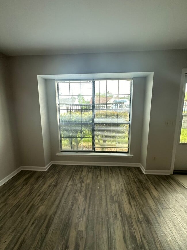 Building Photo - Daleville!   Close to the FT.  Rucker Gate!!!    LVP DOWNSTAIRS
