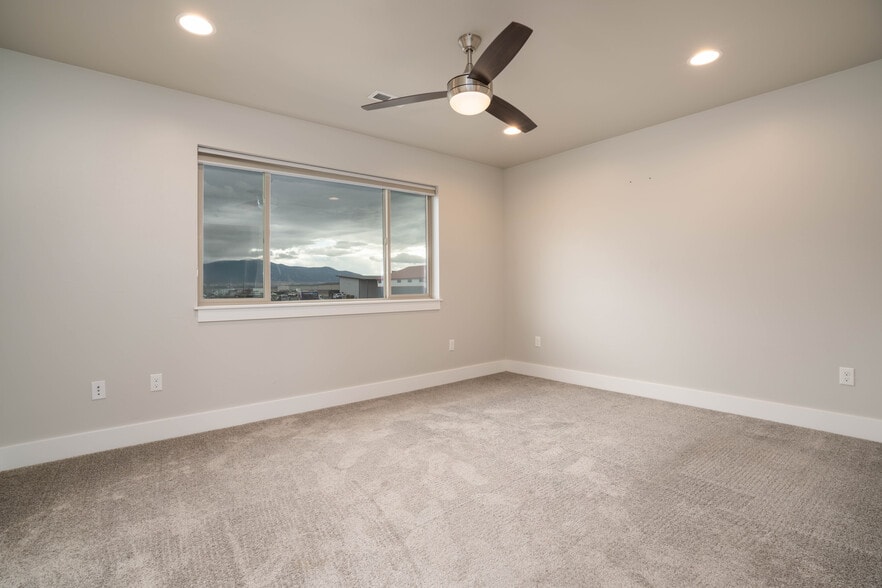 Building Photo - 1403 Happy Ln