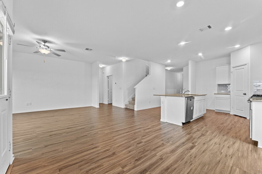 Building Photo - 129 Escondido Cir