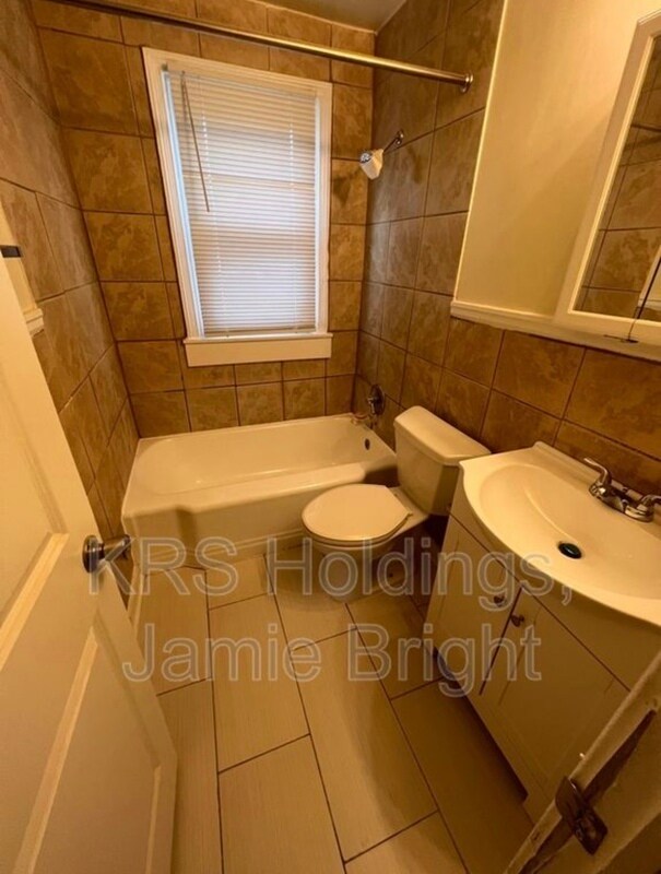 Building Photo - 3105 Logandale Ave