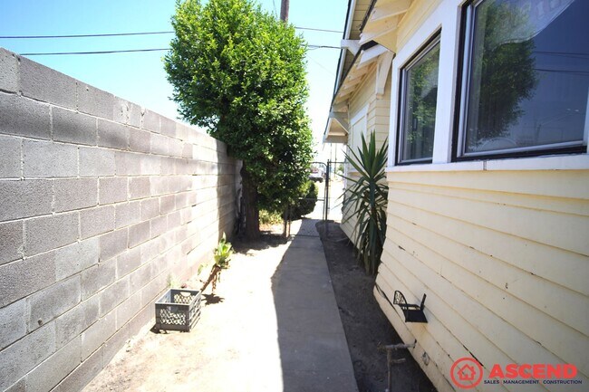 Building Photo - Charming 3BR/2BA Home in the Heart of Downtown Bakersfield