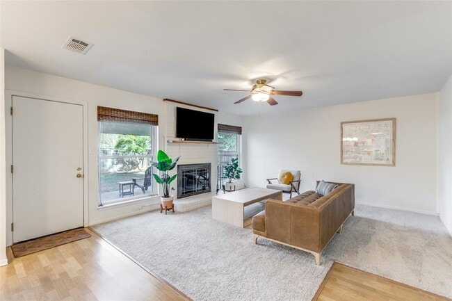 Building Photo - 4002 Biscay Dr