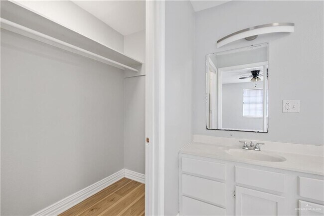 Building Photo - 1206 E Samano St