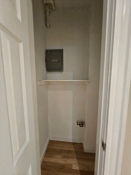 Building Photo - 82 Phillips St