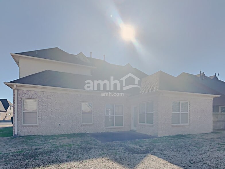 Building Photo - 9664 Woodland Creek Ln