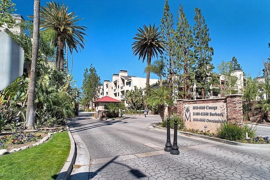 Building Photo - 21450 Burbank Blvd