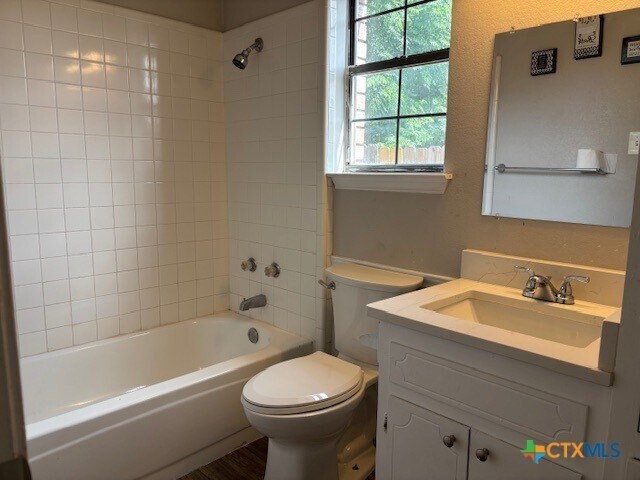 Building Photo - 2404 Hidden Hill Dr