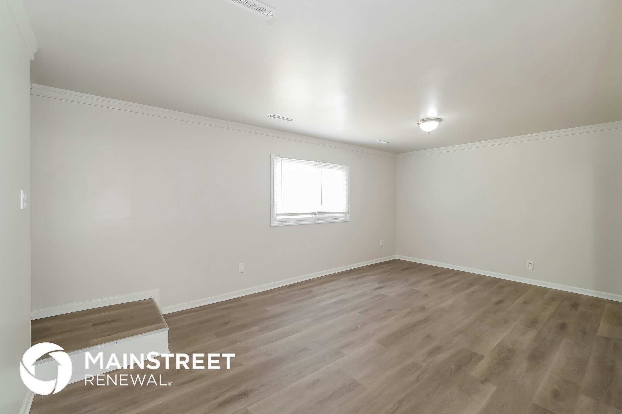 Building Photo - 1702 NE White Dr