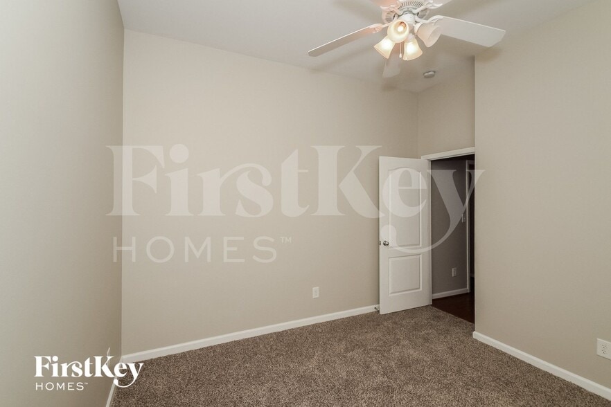 Building Photo - 316 Village Dr