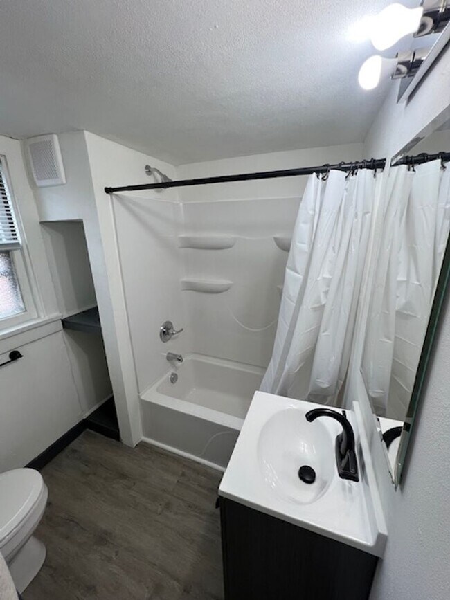 Building Photo - 111 N Polk St