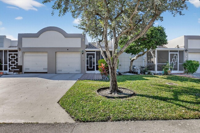 Building Photo - 18731 Stewart Cir