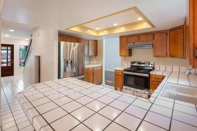 Building Photo - 512 Bluerock Dr