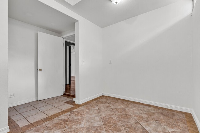 Building Photo - 1338 Homestead Ave