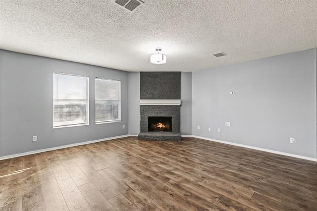 Building Photo - 2256 White Oak Dr