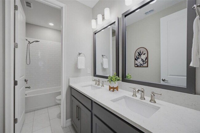Building Photo - 4667 San Martino Dr