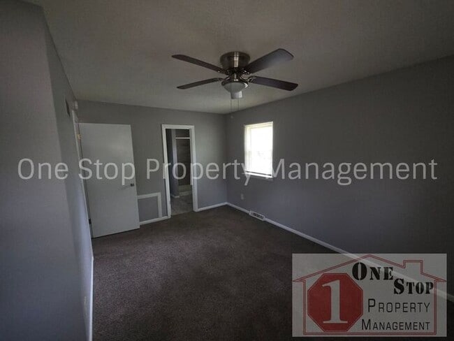 Building Photo - The Perfect 3 bedroom/2 bathroom home in Grandview, MO!