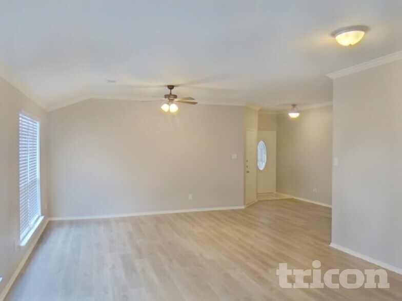 Building Photo - 716 Sequoia Dr