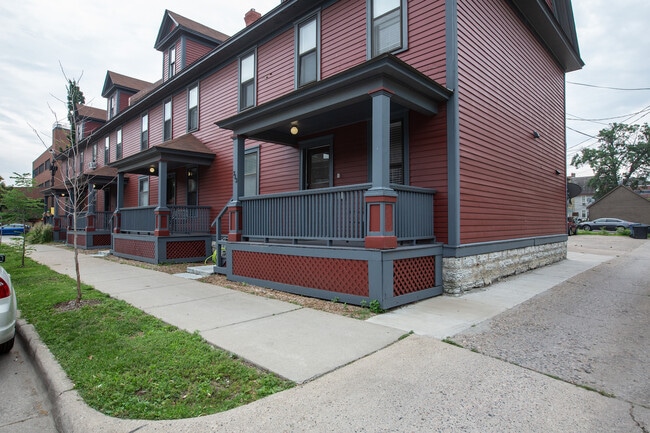Building Photo - 733 E 27th St
