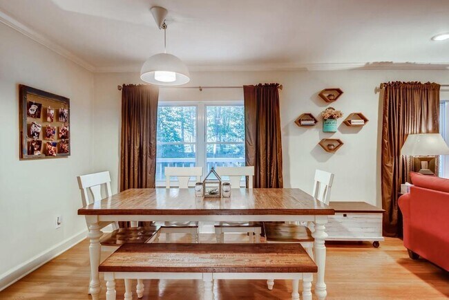 Building Photo - 2050 Sylvania Dr