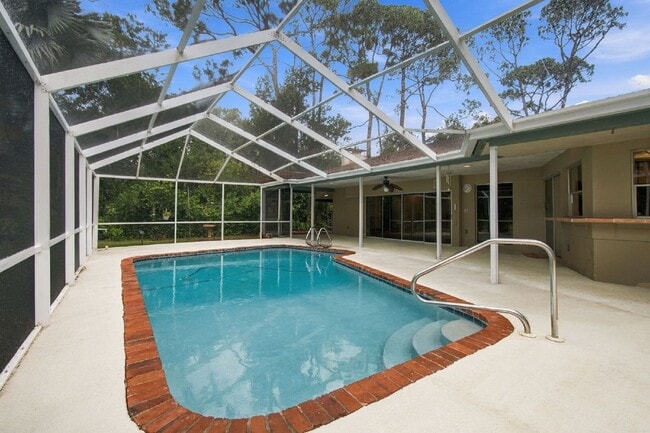 Building Photo - 1257 Fairway Cir S