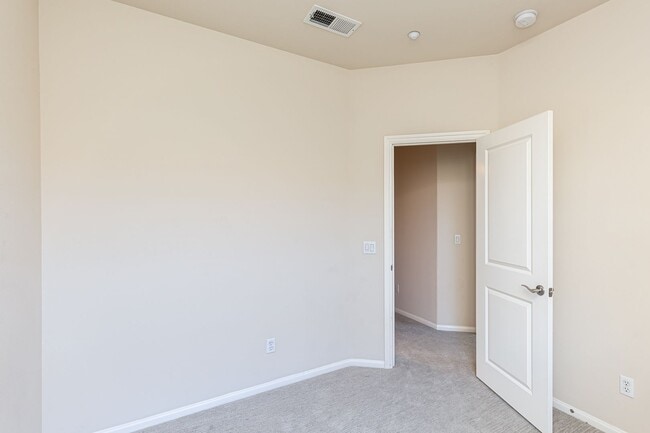 Building Photo - ***MOVE IN SPECIAL $250.00 OFF FIRST MONTH...