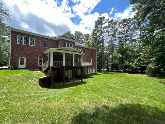 Building Photo - Incredible 4BD, 6.5BA Raleigh Home Near Fa...