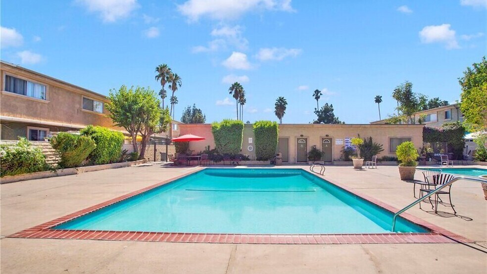 Building Photo - 20235 Cohasset St