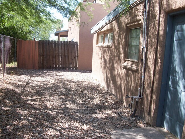 shaded yard - 516 E Waverly St