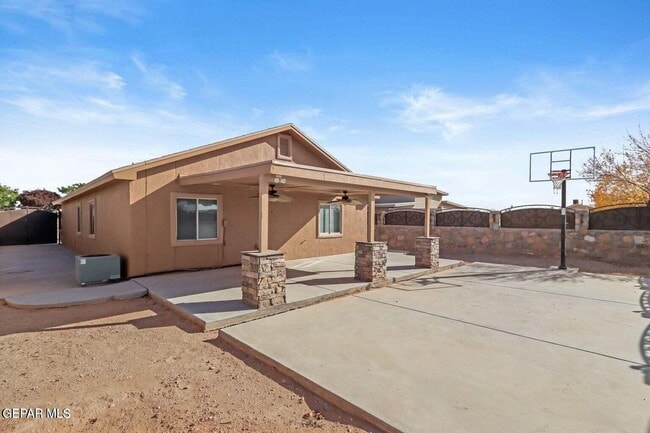 Building Photo - 804 Desert Cactus Dr