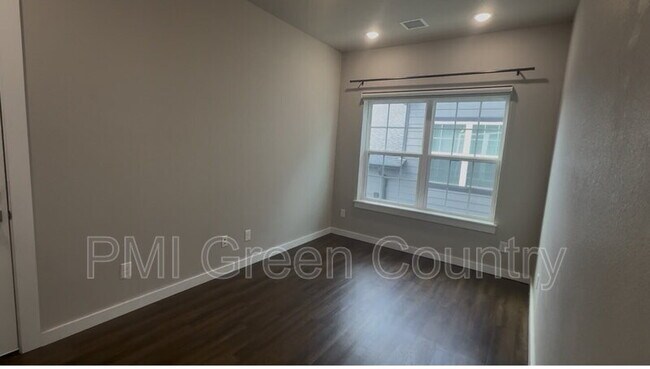 Building Photo - 13527 S Mingo Rd