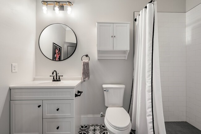 Building Photo - Beautifully Updated 3 Bedroom, 2 Bathroom ...