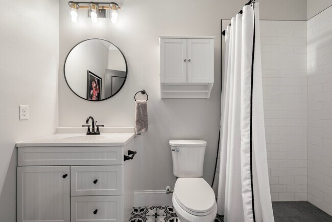 Building Photo - Beautifully Updated 3 Bedroom, 2 Bathroom Home in Prime Durham Location – Move-In Ready!