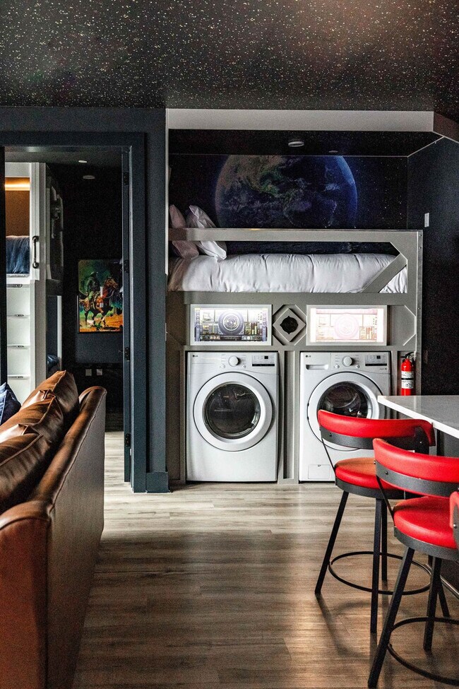 Building Photo - 245 Hermitage Ave