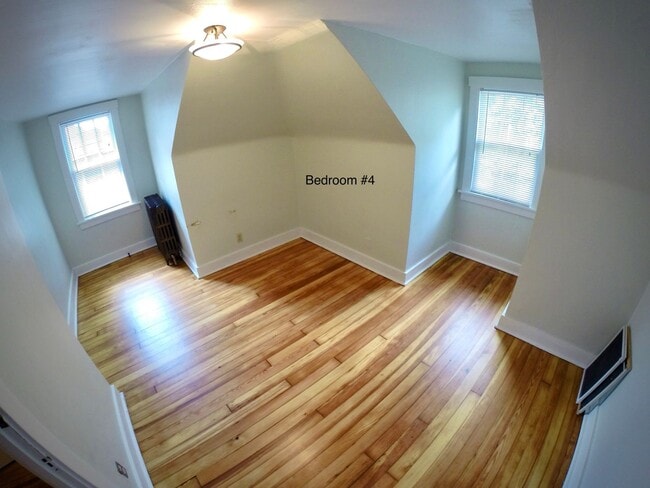 Building Photo - 6/1 Remodeled LUXURY house 2 blocks from CMU.