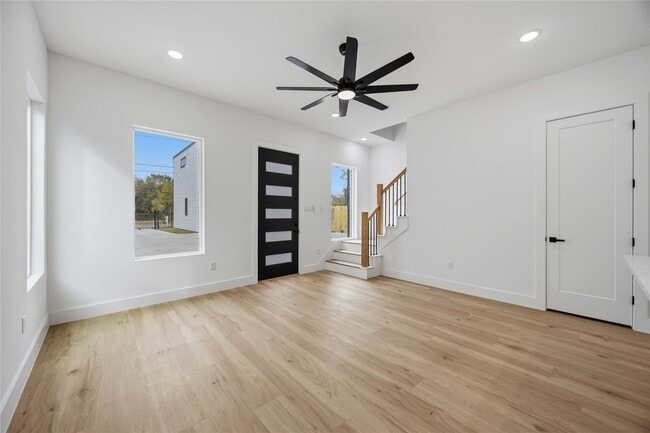 Building Photo - 9019 Comal St